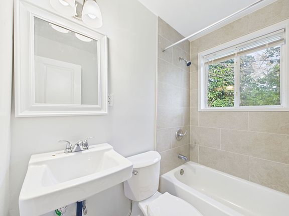 2nd image of 3117 Meadowbridge Rd #2