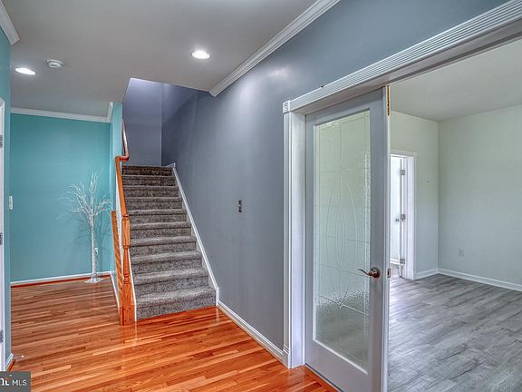 4th image of 526 Middlesex Dr