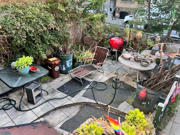 25 Van Dam Street image 2 of 22