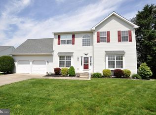 14 Roslyn Dr, Delran, NJ 08075