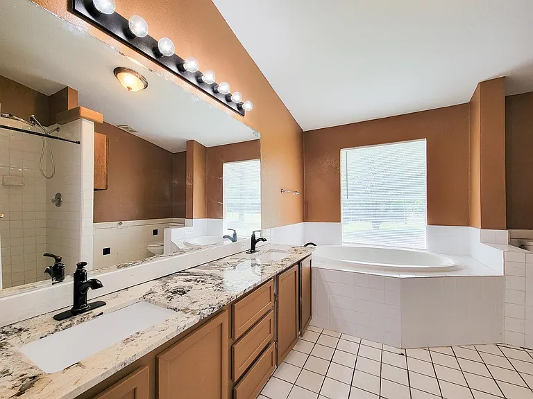 20284 Forest Woods Ln — Photo 26