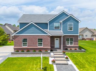 23594 Crescent Ridge Dr, New Boston, MI 48164