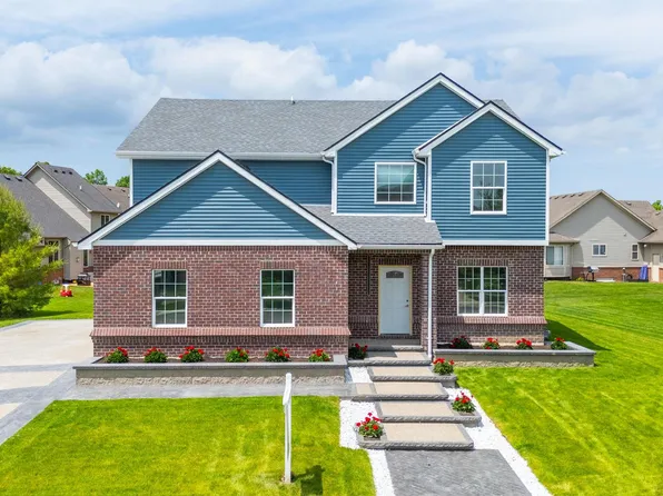 23594 Crescent Ridge Dr, New Boston, MI 48164