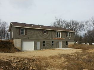 15700 Five Points Rd, Durango, IA 52039