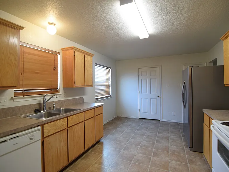 3401 Lorena Dr — Photo 6