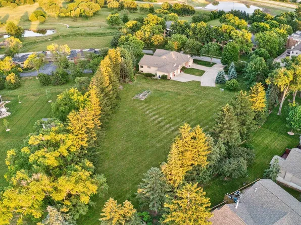Whistling Straits Ln, Waterloo, IA 50701