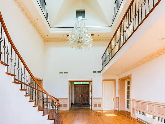 Sold by Re/Max In The City | media 5