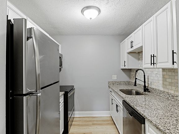 Spacious Kitchen