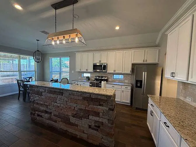 4 bed, 3001 sqft, $900 — Photo 2