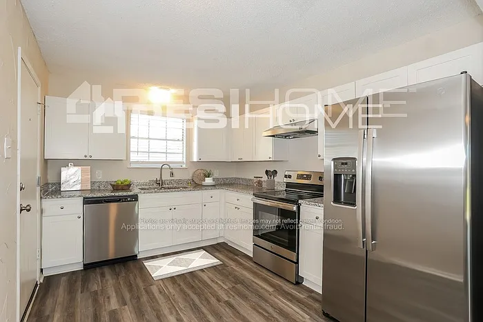 3051 Shane Dr — Photo 2