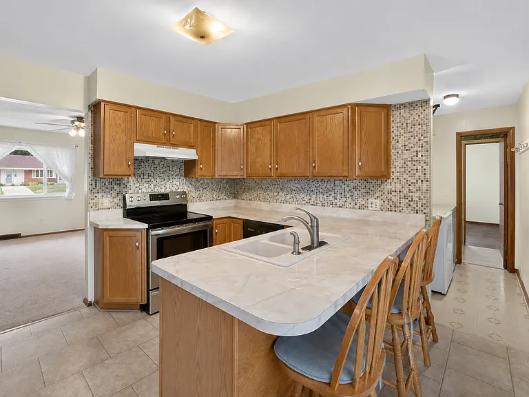 5920 Malden Ave — Photo 6