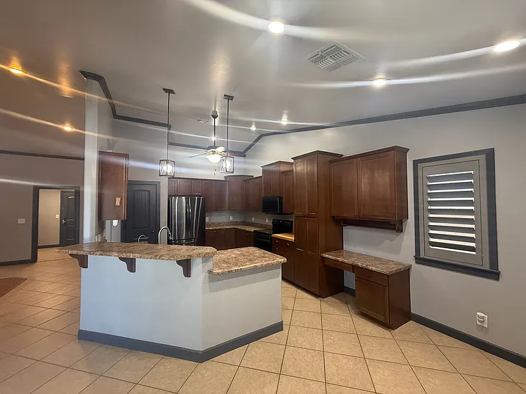 3374 Roma Rd — Photo 5