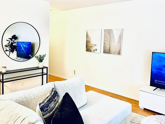 3rd image of 1315 26th St APT 107