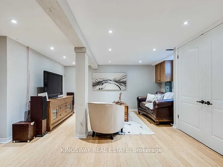 13169 Guelph Line — Photo 25