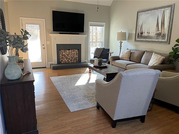 4th image of 859 Tacoma Dr