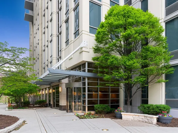 720 N Larrabee St APT 905, Chicago, IL 60654