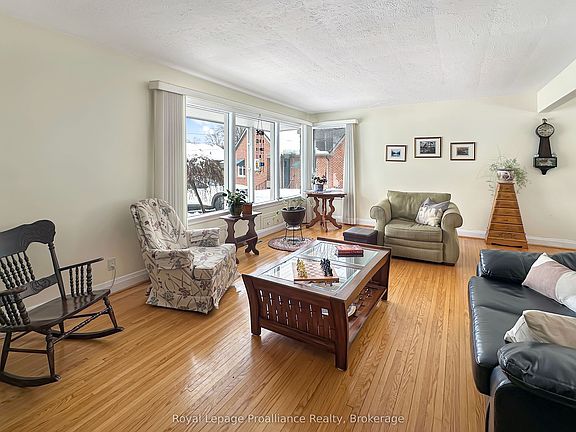 5th image of 7 Eastwood Park Dr