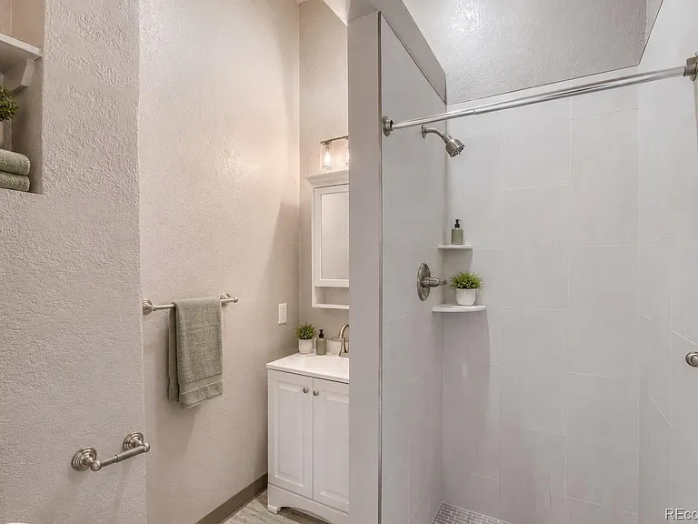 5630 Webster St #1 — Photo 10