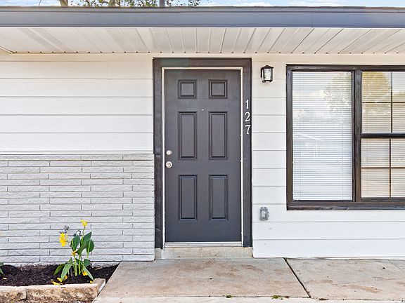 3rd image of 127 ZERRCLIFF LN