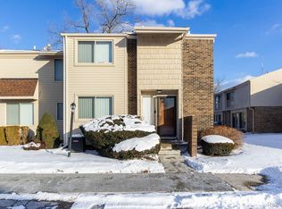 1 Fredericksburg Towne St #1, Southfield, MI 48075