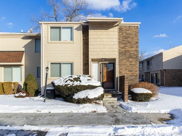 1 Fredericksburg Towne St #1, Southfield, MI 48075