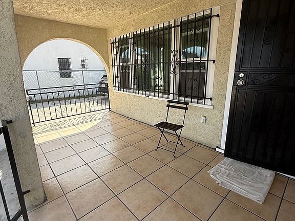 2nd image of 1040 W 93rd St
