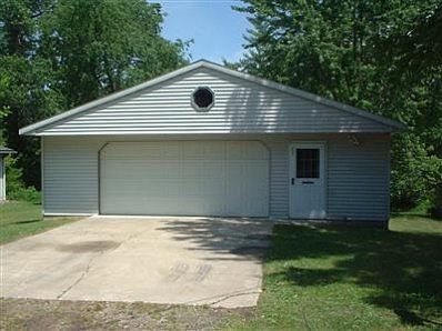 2nd image of 327 N Lilac Dr