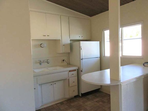 4th image of 326 W Anapamu St APT D