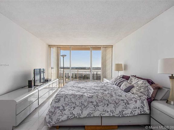 5th image of 18041 Biscayne Blvd APT 1605
