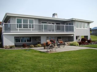 1082 Bayshore Dr, Camano Island, WA 98282