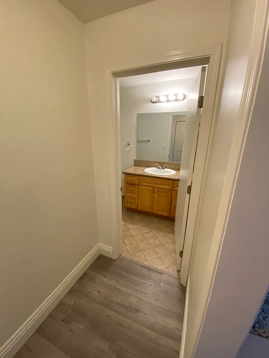 Building Photo - 15139 Erwin St #3