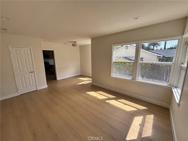 974 W 5th St — Photo 20