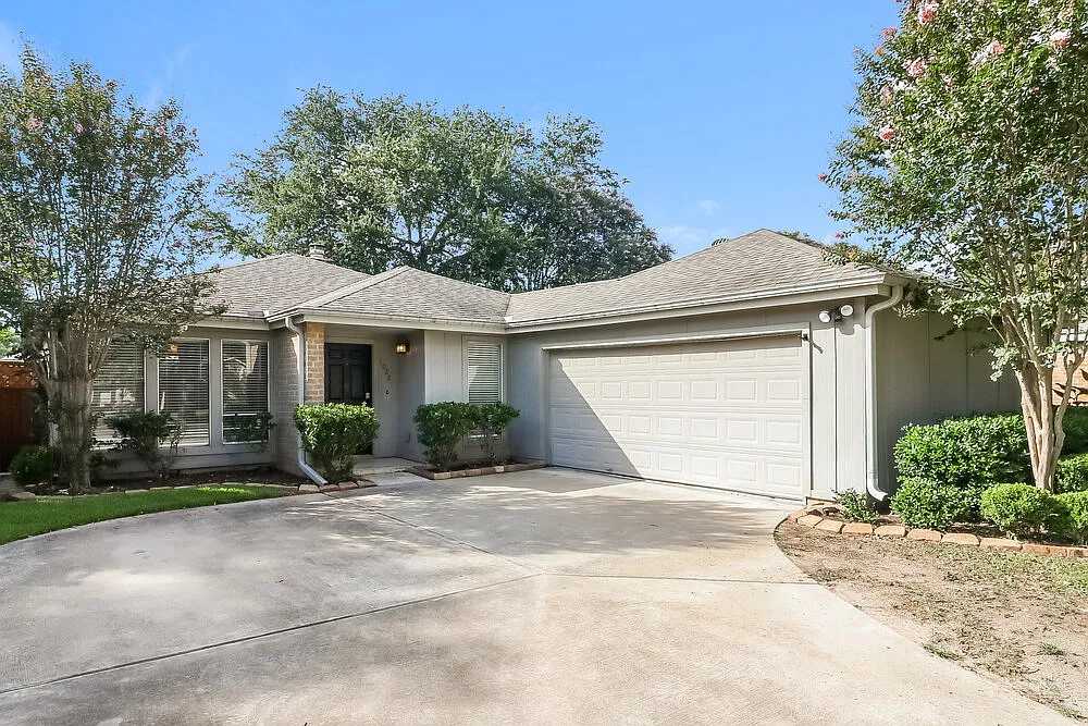 3 bed, 2.0 bath, 1642 sqft, $1,815 — Photo 1