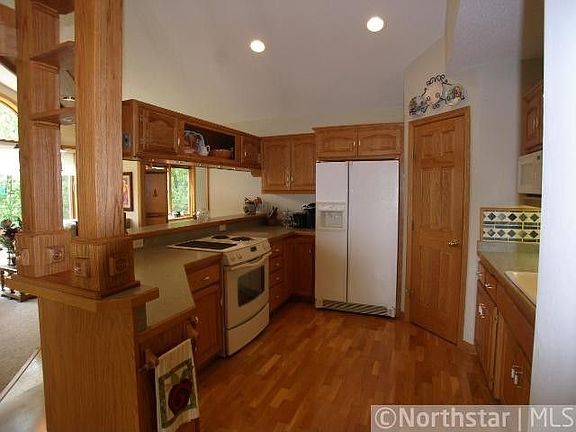 3rd image of 5271 East St
