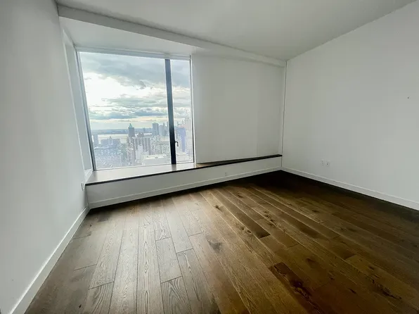 11 Hoyt Street image 1 of 6