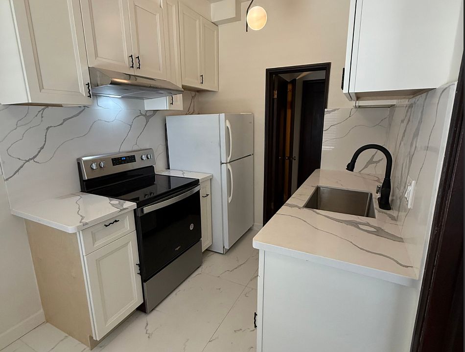 1st image of 2501 Hearst Ave #104