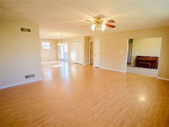 5th image of 110 Plainview St