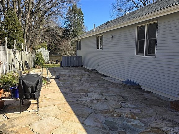 5th image of 91 Mary Ellen Rd