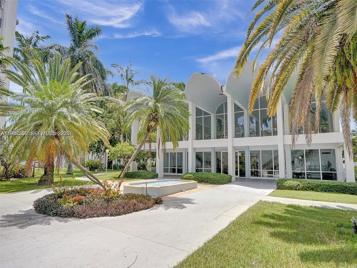 Building Photo - 488 NW 165th Street Rd #B408