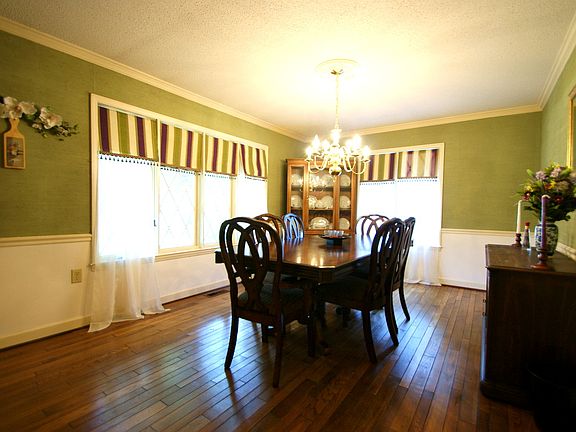 4th image of 2405 Elmwood Cir