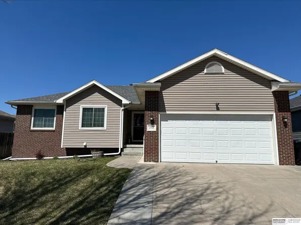 1712 Blackhawk Dr, Lincoln, NE 68521