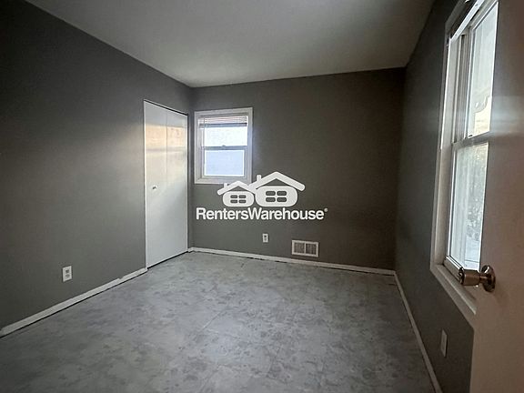 4th image of 2905 Bryant Ave N APT 2