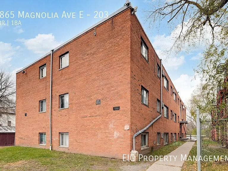 1067 Van Dyke St — Photo 84