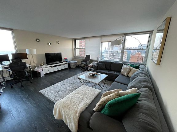 2nd image of 336 W Wellington Ave APT 2405