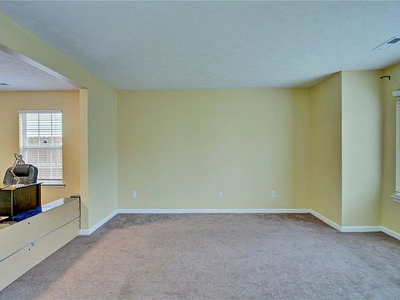 3rd image of 722 Princess Ct