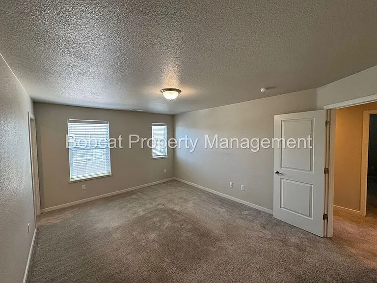 914 Garden Ct — Photo 26