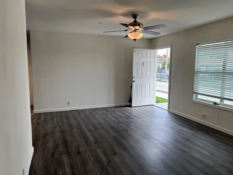 452 Cherry Way — Photo 3