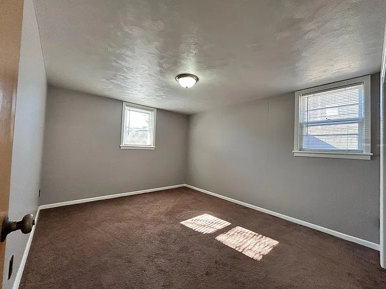 566 W 7th St #1 — Photo 3