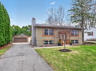 1922 38th St NW, Rochester, MN 55901
