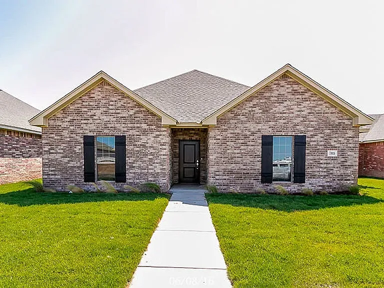 7915 Legacy Pkwy — Photo 1